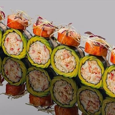 Ролл сашими из камчатского краба с авокадо в Bluefin по цене 6370 ₽