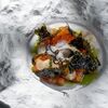 Тартар из лосося с устричным айоли и устрицей в МОМО по цене 3200