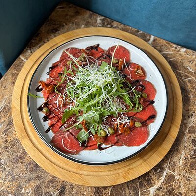 Карпаччо из фермерской говядины в La Costa по цене 750 ₽