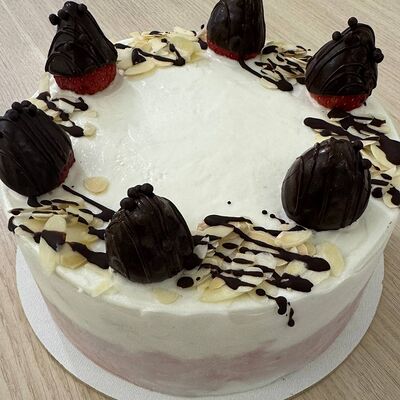 Торт-мороженое Пломбир Клубника-банан в GelaTiAmo по цене 3000 ₽