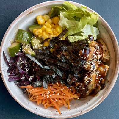 Боул с цыпленком в Кунжут по цене 610 ₽