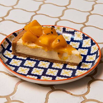 Чизкейк Манго-маракуйя в Maroon по цене 1290 ₽