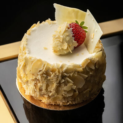 Пирожное Домашнее в La Maison гастробутик по цене 510 ₽