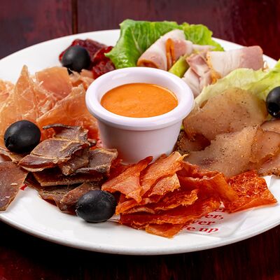 Мясная тарелка в Лондон паб по цене 1120 ₽