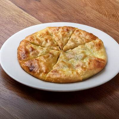 Хачапури классический маленький с сыром и мясом в Кафе хачапури по цене 473 ₽