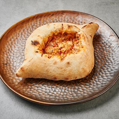 Хачапури по-аджарски с чахохбили из индейки в Pivino по цене 550