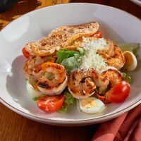 Салат Цезарь с креветками гриль в BBQ Beer Restaurant