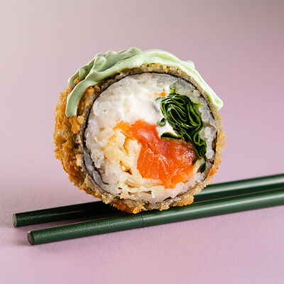 Темпура с копчёным лососем в Фуди Люди по цене 649 ₽