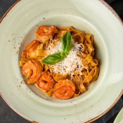 Лингвини с креветками и соусом биск в Мясоlove по цене 920 ₽