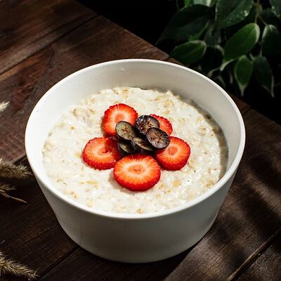 Каша овсяная с ягодой в Грин по цене 350 ₽