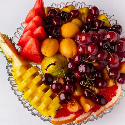 Фруктовая тарелка в Leto по цене 3400 ₽
