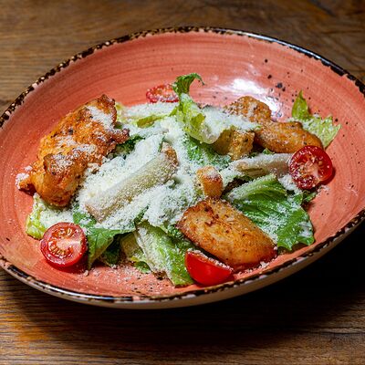 Цезарь с курицей в Pasta и Вино по цене 680 ₽