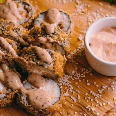 Горячий ролл с угрем в Monsterpizzz по цене 693 ₽