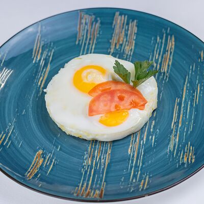 Глазунья из двух яиц в Тарелка по цене 154 ₽