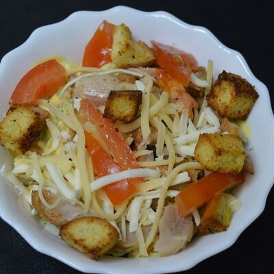 Салат Цезарь в SUSHIROLLS по цене 170 ₽