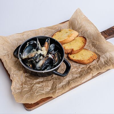 Пряные мидии к пиву в PINTA Bar & Grill по цене 4390 ₸