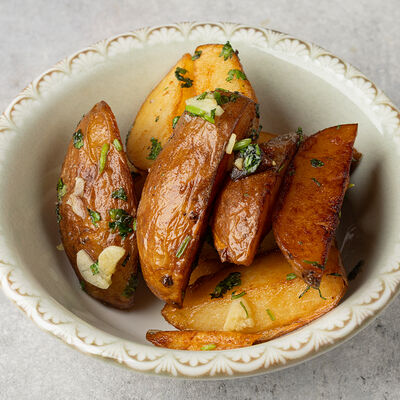 Картофельные дольки с чесноком и кинзой в Станъ по цене 300 ₽