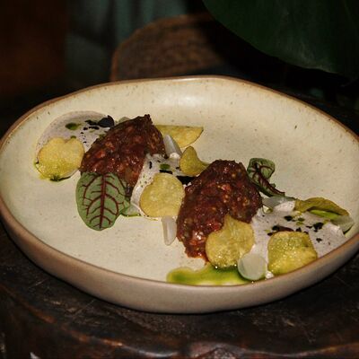 Тартар из говядины с грибным муссом в Offshore по цене 590 ₽