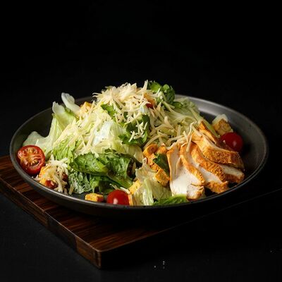 Цезарь с курицей в Шашлычок по цене 460 ₽