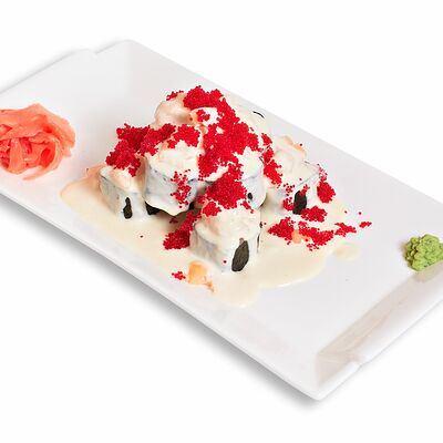 Теплый ролл в сливочном соусе с лососем в Чудо Пицца по цене 250 ₽