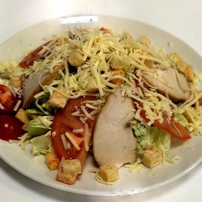 Салат Цезарь классический с курицей в Шашлык шаурма по цене 350 ₽