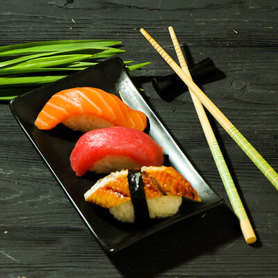 Суши с угрем в Yomayo по цене 209 ₽