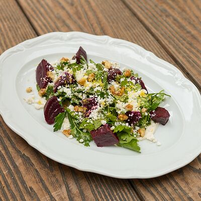 Салат из запеченной свеклы с фетой в Moro по цене 690 ₽