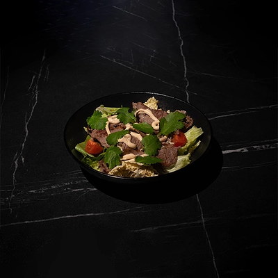 Салат с обожженной говядиной в Red Rocket Bar по цене 590 ₽