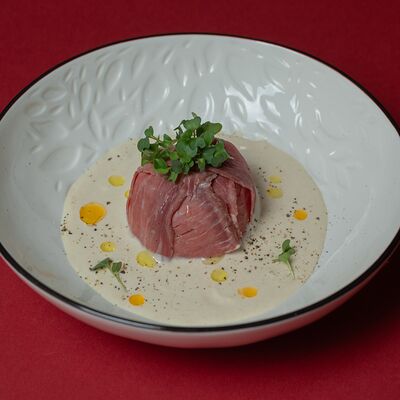 Вителло на рисе с соусом магуро майо в Ики изакая по цене 390 ₽