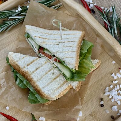 Клаб-сэндвич с курицей в Корпус О бар по цене 470 ₽