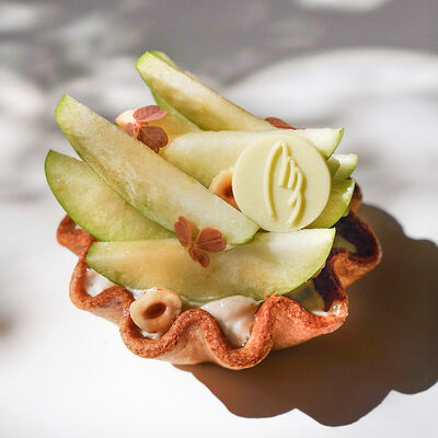 Тарт с запеченными яблоками в Angel Cakes по цене 750 ₽