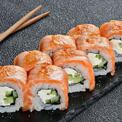 Филадельфия карамельная в Васаби пеперони по цене 840 ₽