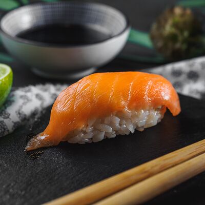Суши с лососем в Тайфун по цене 99