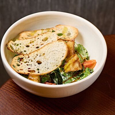 Веганский цезарь с жареными баклажанами в Chester по цене 470 ₽