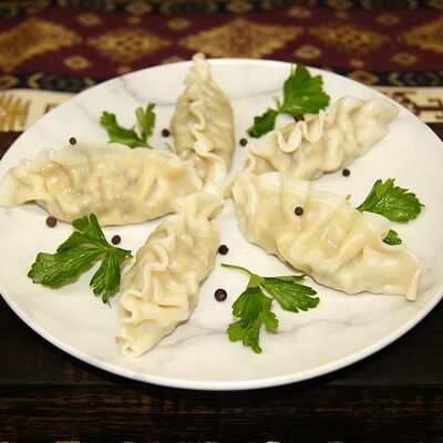 Дамплинги со свининой и овощами в Пловия по цене 350 ₽