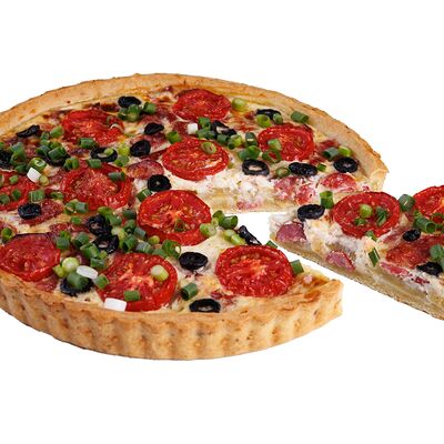 Мюнхенский пирог с колбаской, картошечкой и оливками (средний) в Машенькины пироги по цене 1190 ₽