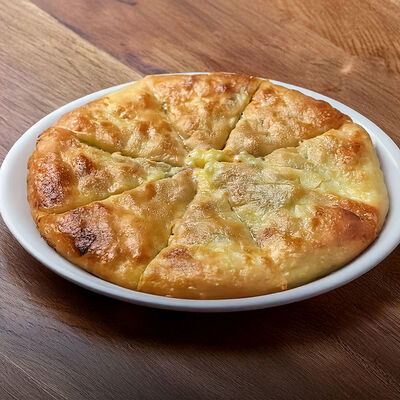 Хачапури классический большой с сыром в Кафе хачапури по цене 608 ₽