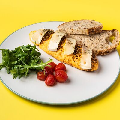 Омлет с сыром камамбер, черри конфи и прованскими травами в Лу по цене 890 ₽