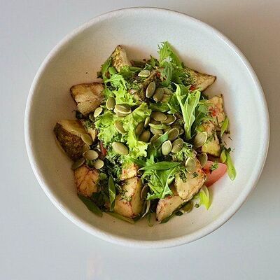 Теплый салат с кабачком и сладким чили в Bucho по цене 350 ₽