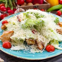 Салат Цезарь с курицей в Шашлык На углях Биджо
