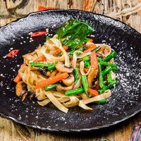 Тальятелле с овощами и кешью под соусом песто в Парк