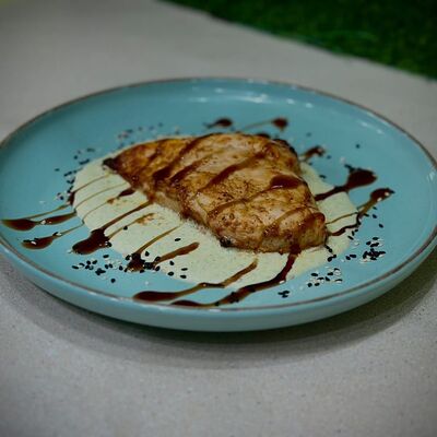 Куриная грудка в сливочном соусе в Хинкальная Едим вкусно по цене 675 ₽