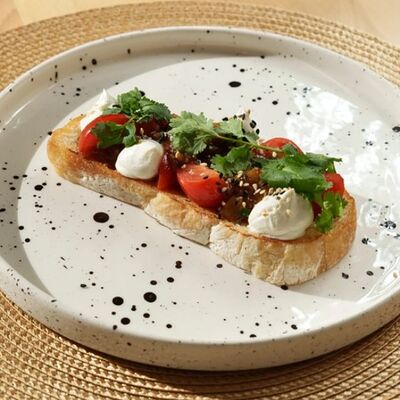 Брускетта с печеными баклажанами, чили в En Ferio по цене 440 ₽