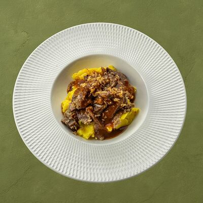 Щёчки говяжьи с картофельным пюре в Шашлычара по цене 590 ₽