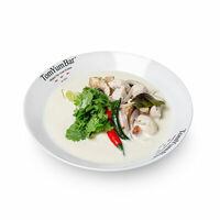 Том кха с курицей с доброй порцией пропаренного риса в TomYumBar