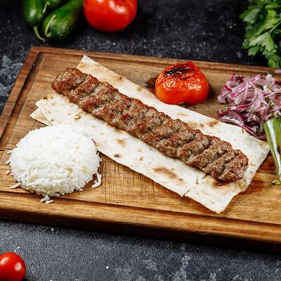 Урфа-кебаб с гарниром в Таксиммайдан по цене 1500 ₽