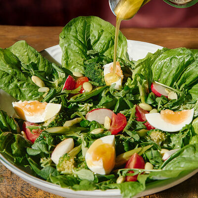 Insalata Classica с яйцом в Salone pasta & bar по цене 1650 ₽