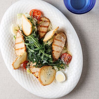 Цезарь с курицей в Альбатрос по цене 540 ₽