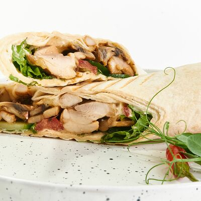 Ролл с курицей и грибами в Взяли-Поели по цене 420 ₽