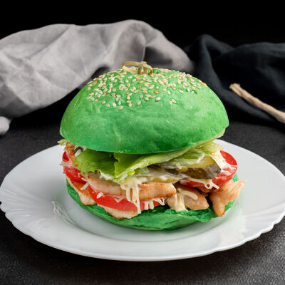 Цезарь Бургер в Vkus Land по цене 390 ₽